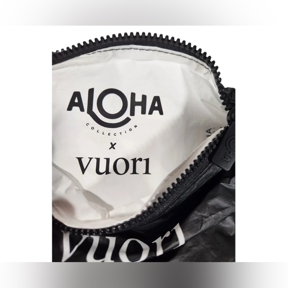 Vuori Aloha splash proof pouch - Picture 3 of 3